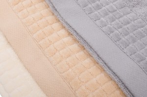 Personalizowany ręcznik z własnym haftem i dedykacją